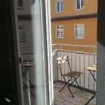 1-raum-apartment -stockholm- דירה קאמנץ